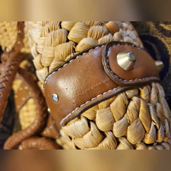 Chadwick's Straw/Wicker and Leather Tote/Purse w/gold metal clasp/inside zip poc - Picture 5 of 9